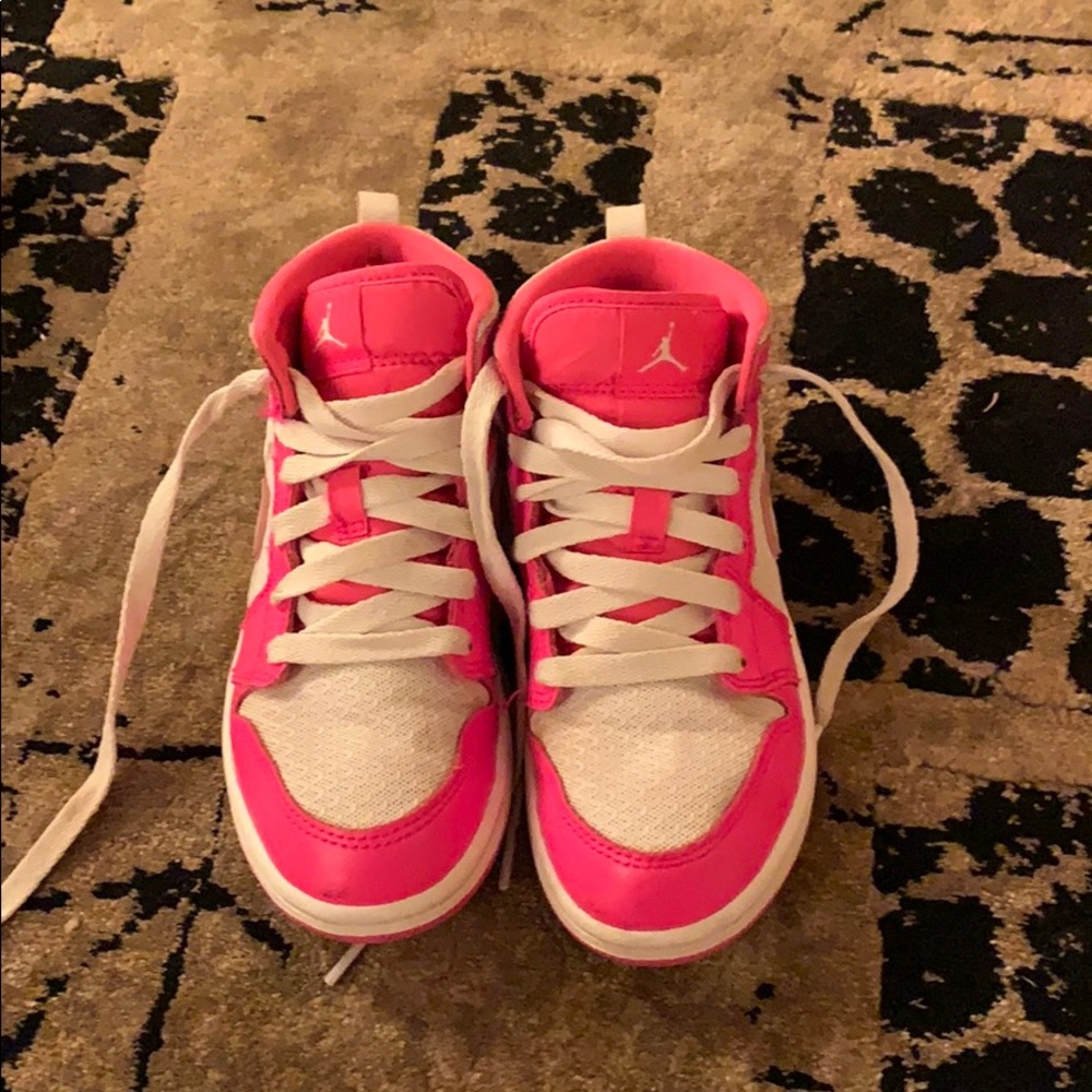 Girls air jordan mid pink